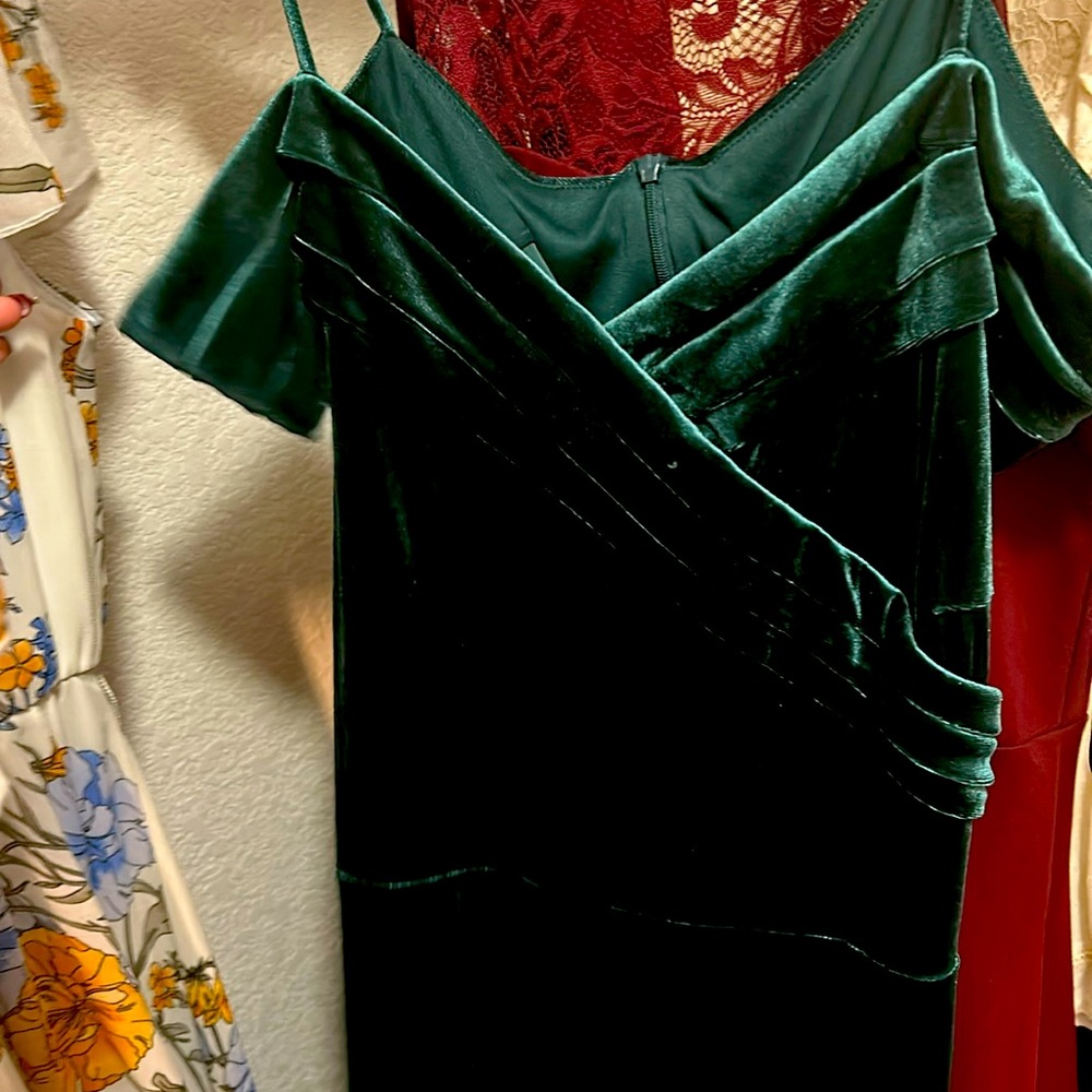 Green Velvet Shoulder Gown💚